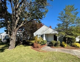 Building Photo - Medical District Location, Fenced Yard, an...
