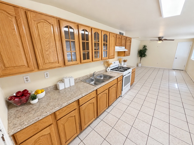 Building Photo - 3841 N 63rd Dr
