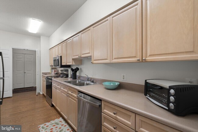 Building Photo - 3005 S Leisure World Blvd