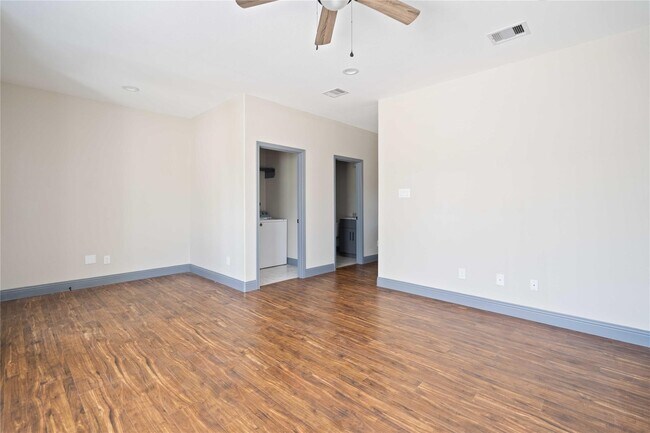 Building Photo - 4506 Mayflower St