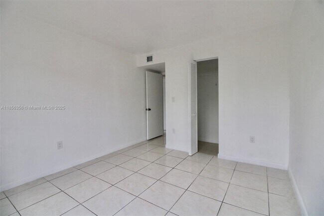 Building Photo - 13870 SW 62nd St