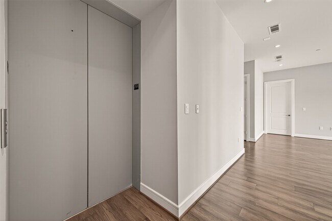 Building Photo - 4521 San Felipe St