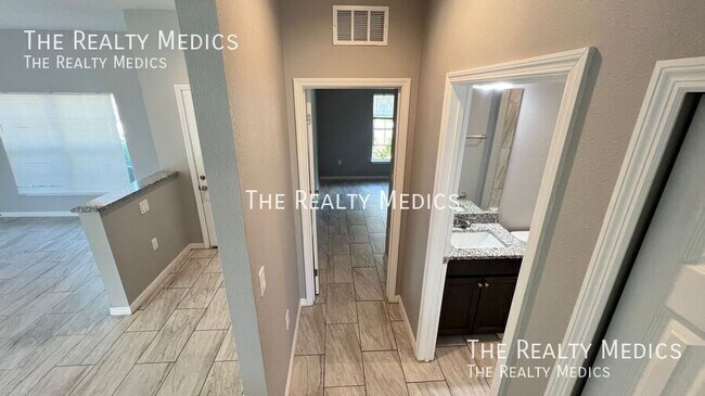 Building Photo - 1161 Yager Rd SE