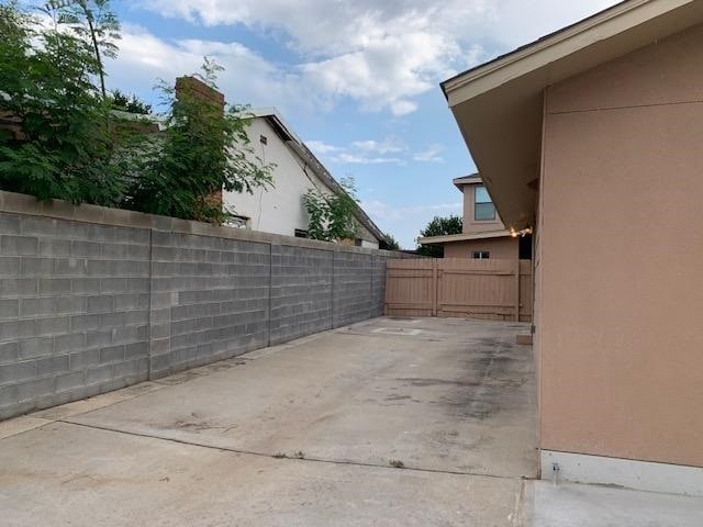 Building Photo - 319 W Travis St