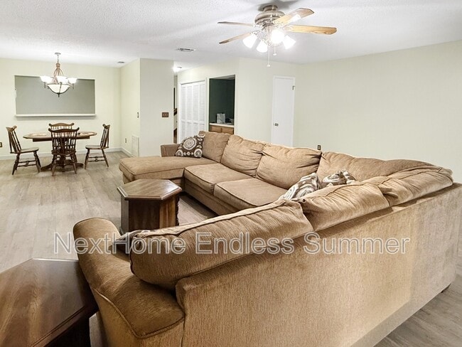 Building Photo - 10879 Cabbage Pond Ct