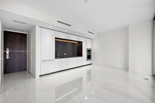 Building Photo - 300 Biscayne Blvd Way