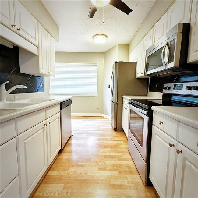 Building Photo - 2875 Torreya Way SE