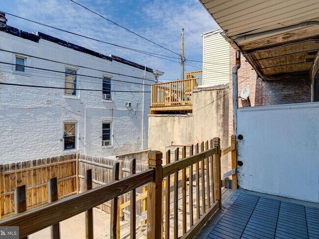 Building Photo - 442 N Linwood Ave