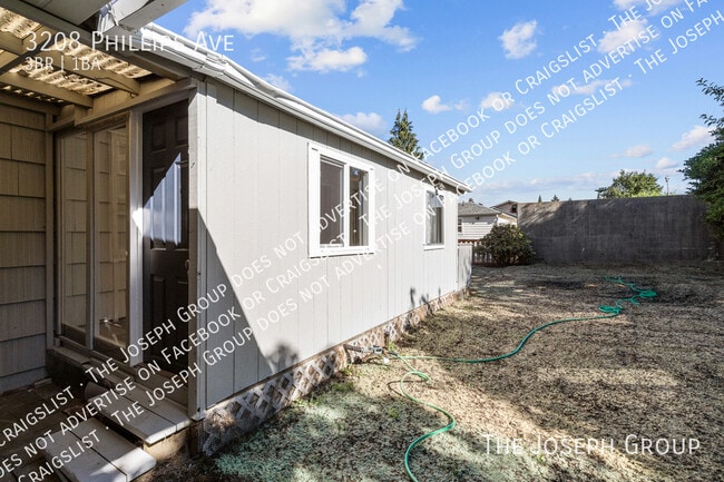 Building Photo - 3208 Phillips Ave