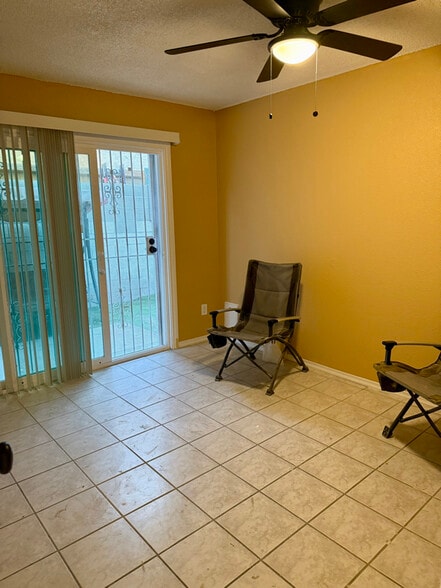 Building Photo - 1215 Coach Ln