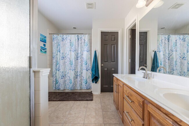 Building Photo - 9026 Hilltop Crossing Dr