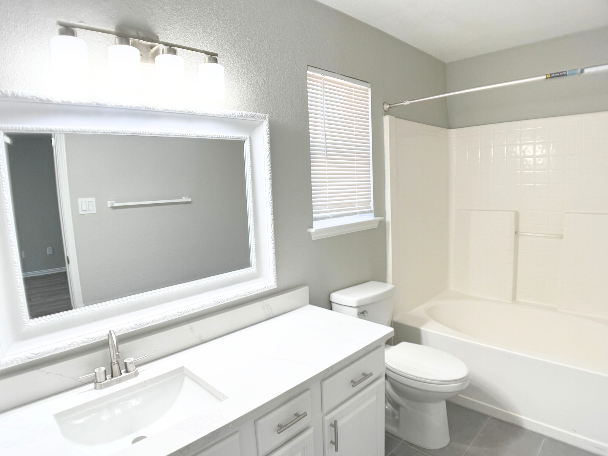 Building Photo - 3913 Periwinkle Dr