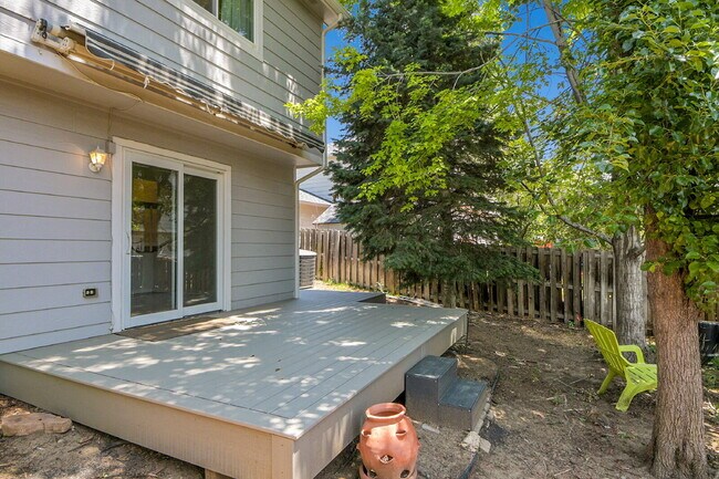 Building Photo - $3,050.00, 4 bed, 3 bath, located in Auror...