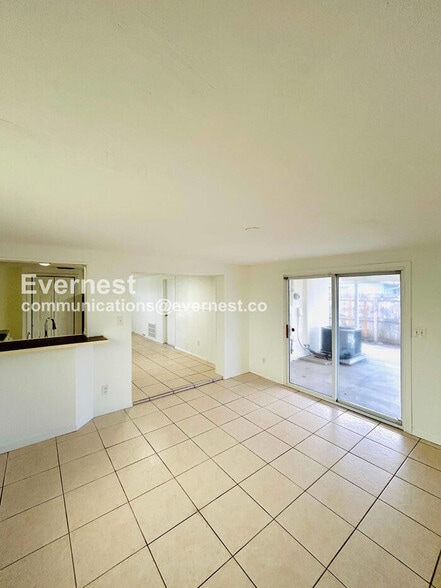 Building Photo - 3749 Beechwood Dr