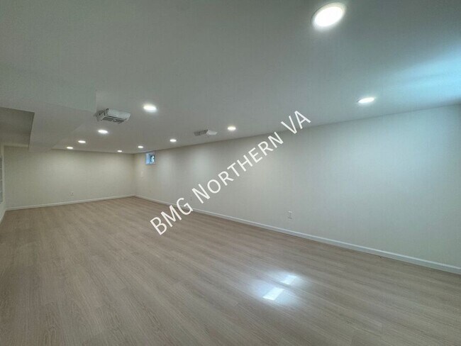 Building Photo - 7046 Lee Park Ct