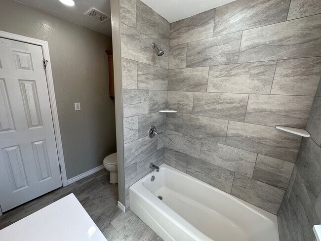 Building Photo - 2010 S Milam St