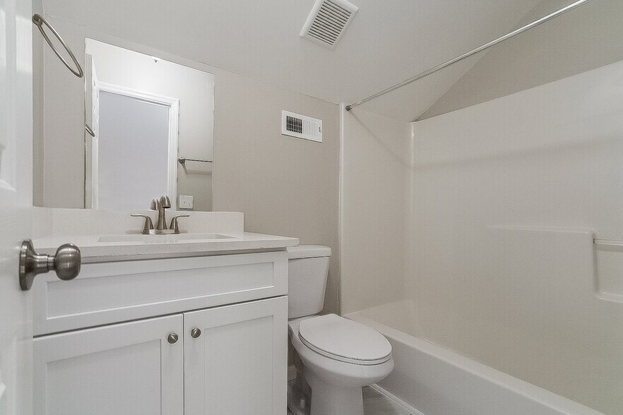 Building Photo - 206 Babe Ruth Cove