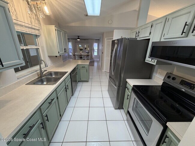 Building Photo - 1305 Ambra Dr