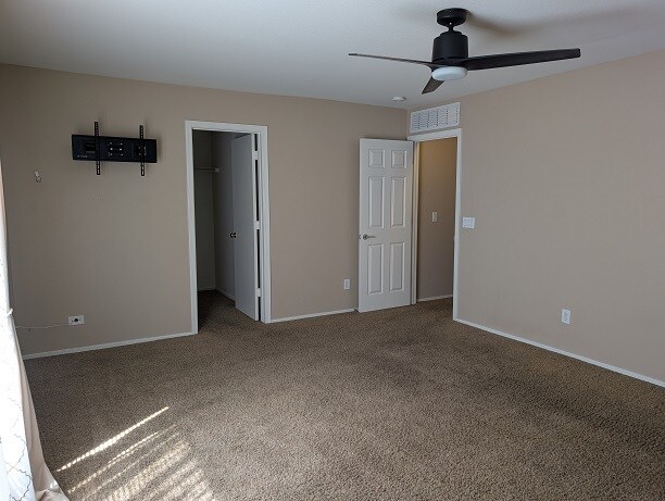 Building Photo - 46057 W Dutchman Dr
