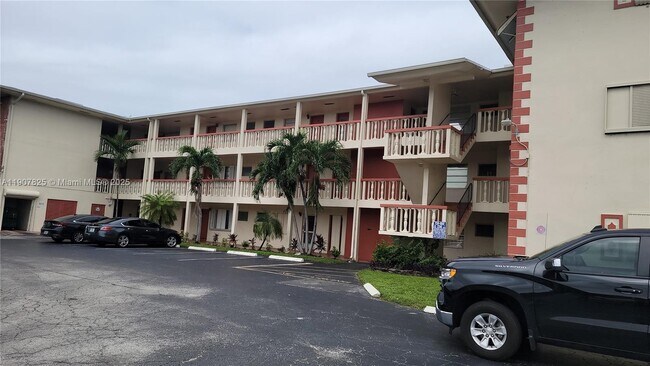 Building Photo - 4731 NW 10th Ct