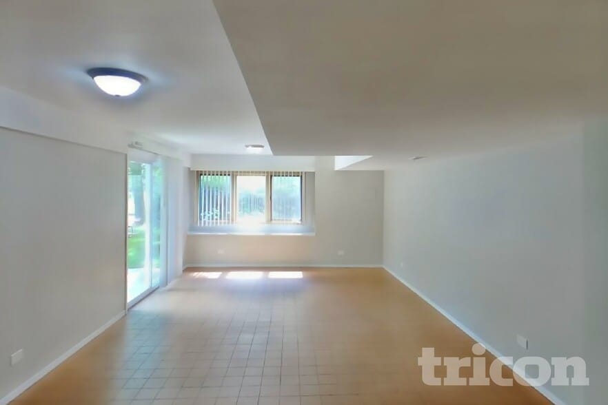 Building Photo - 5004 Lake Dawnwood Dr