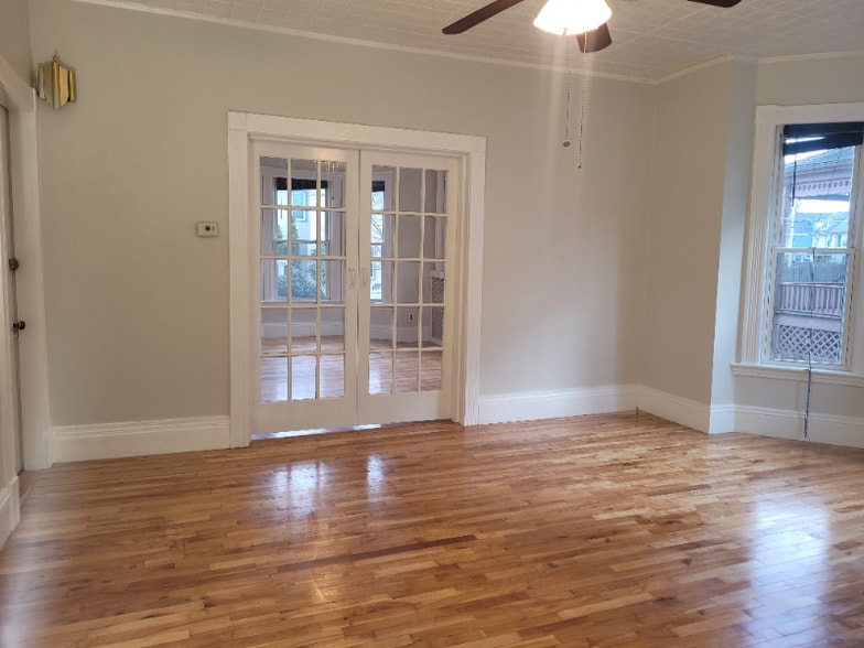 Building Photo - 37 Byron St