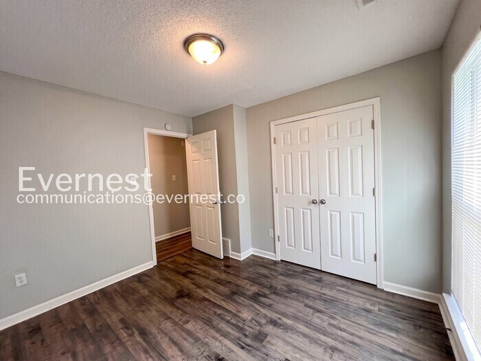 Building Photo - 5370 Woodchase Dr