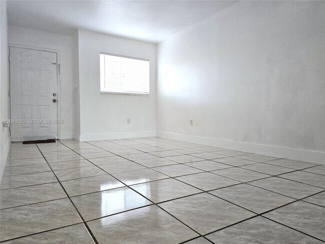 Building Photo - 800 SW 104th Ct