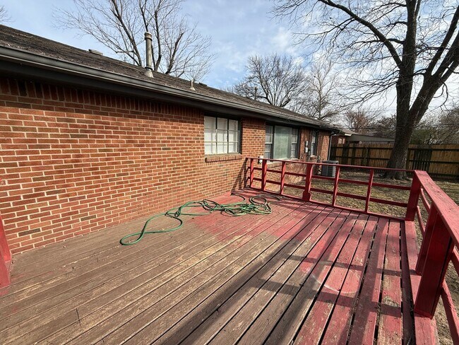 Building Photo - Coming Soon: 3 bedroom in Midtown Tulsa - Edison School District