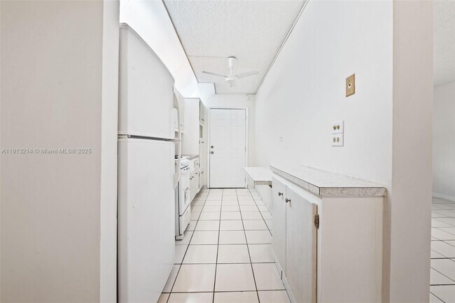 Building Photo - 20310 NE 2nd Ave