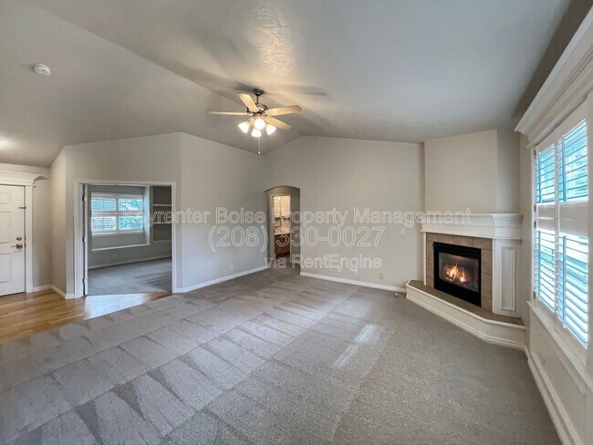 Building Photo - 2403 E Indian Creek Dr