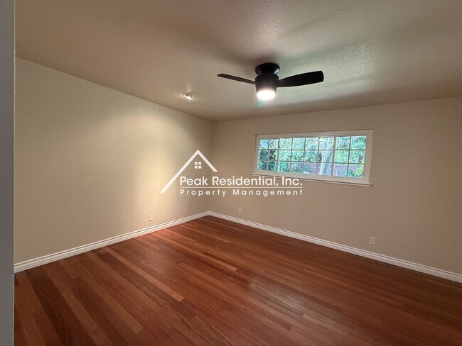 Building Photo - Spacious 3bd/2ba Carmichael Home With Sun Room