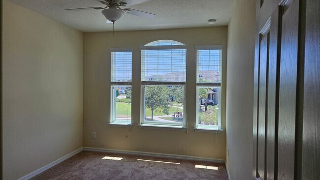 Building Photo - Spacious Randal Park Townhome