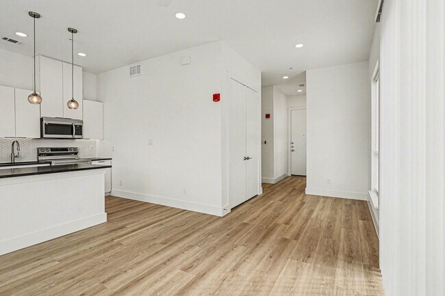 Building Photo - Be the first to live in Unit 205 at 2217 Fitzhugh—a brand-new 2026 construction offering 597 sq f...