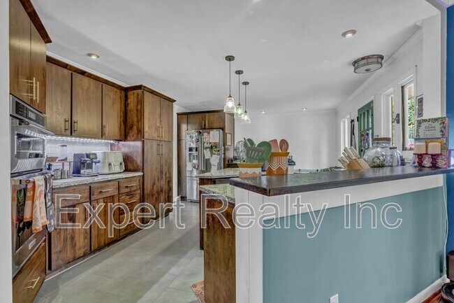 Building Photo - 373 Laredo Dr