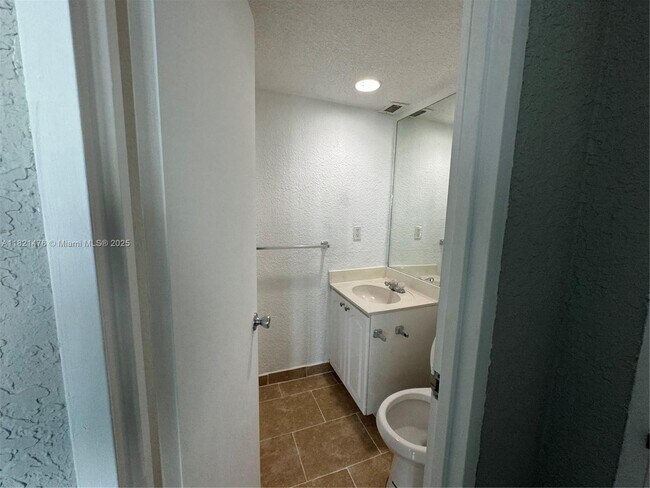 Building Photo - 4001 S Ocean Dr