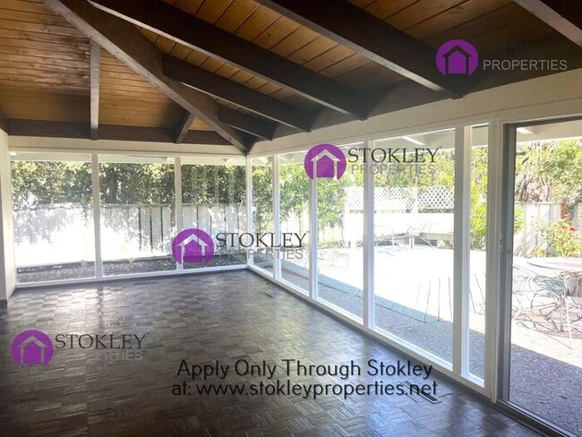 Building Photo - 137 Donna Maria Way