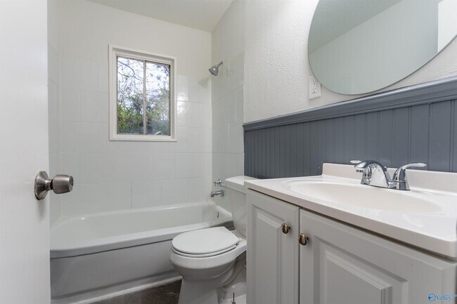 Building Photo - 112 Wilkenson Dr NE