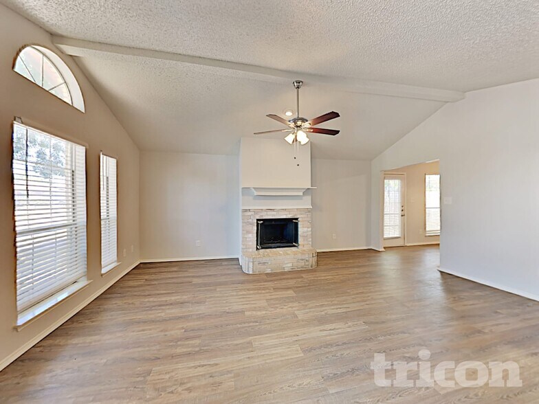 Building Photo - 714 Charles City Dr