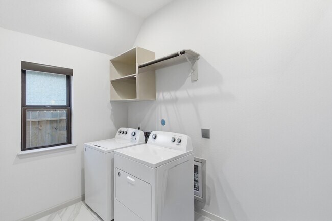 Building Photo - 2215 Crystal Reef Ct