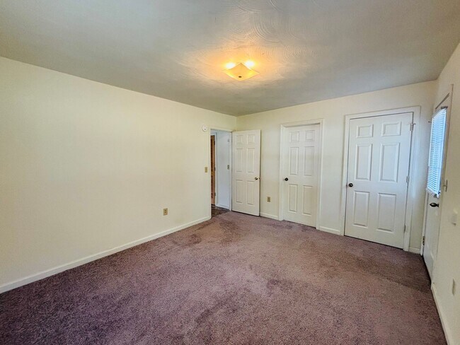 Building Photo - 874 Patrick Henry Dr
