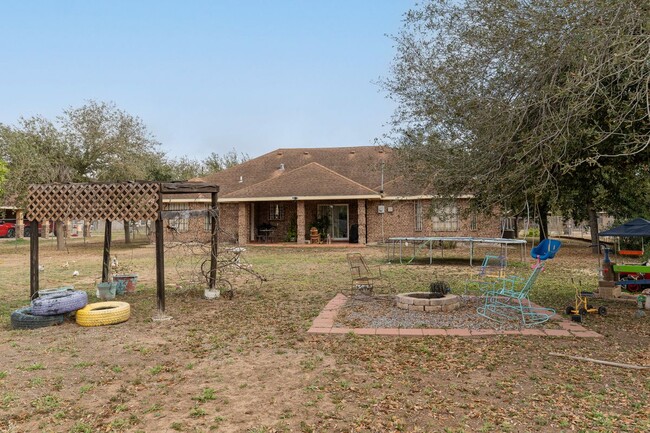 Building Photo - 1500 Sapphire St
