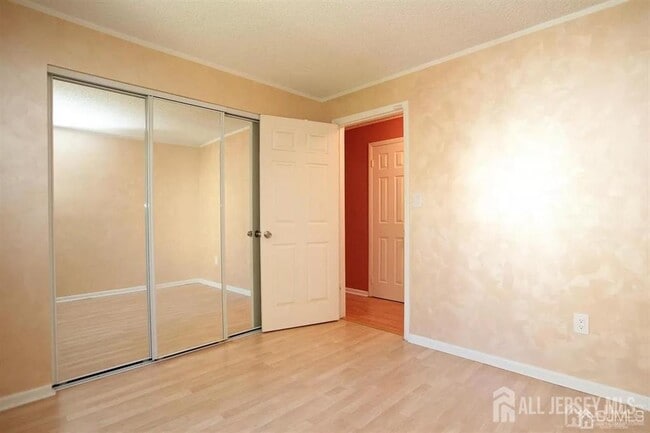 Building Photo - 818 Ravens Crest Dr
