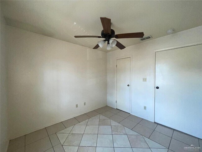 Building Photo - 10 N Pleasantview Dr