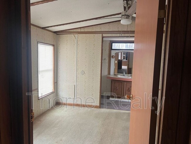 Building Photo - 92 Matt's Ln