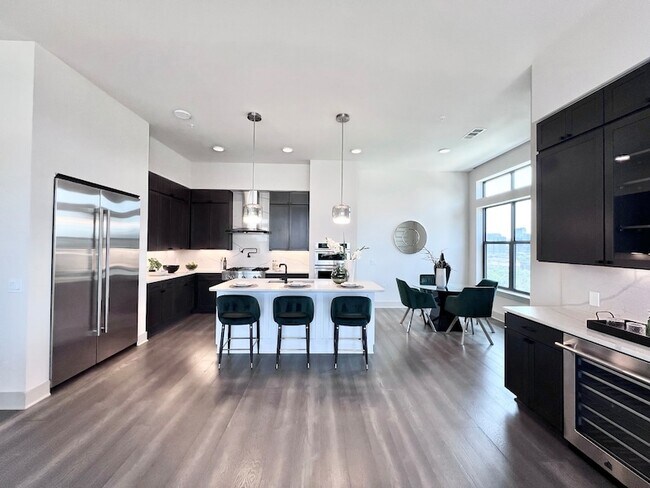 Building Photo - 3330 Oak Grove Ave