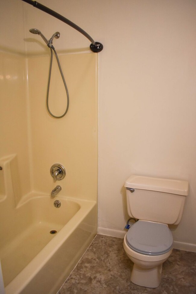 Building Photo - 2 Bedroom in Jersey Shore with 1 Car Garage!
