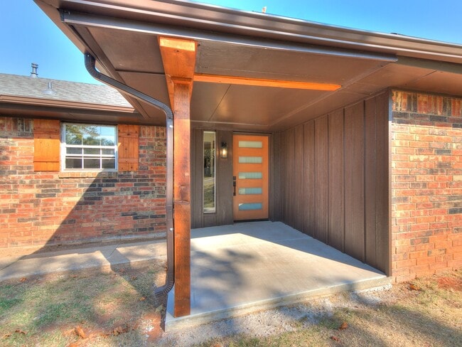 Building Photo - Clador