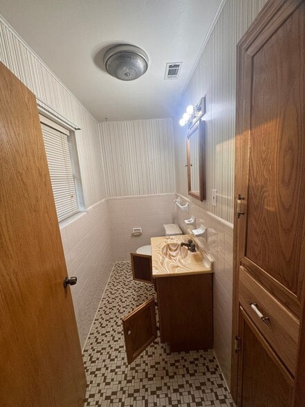 Building Photo - 196 Burney Dr