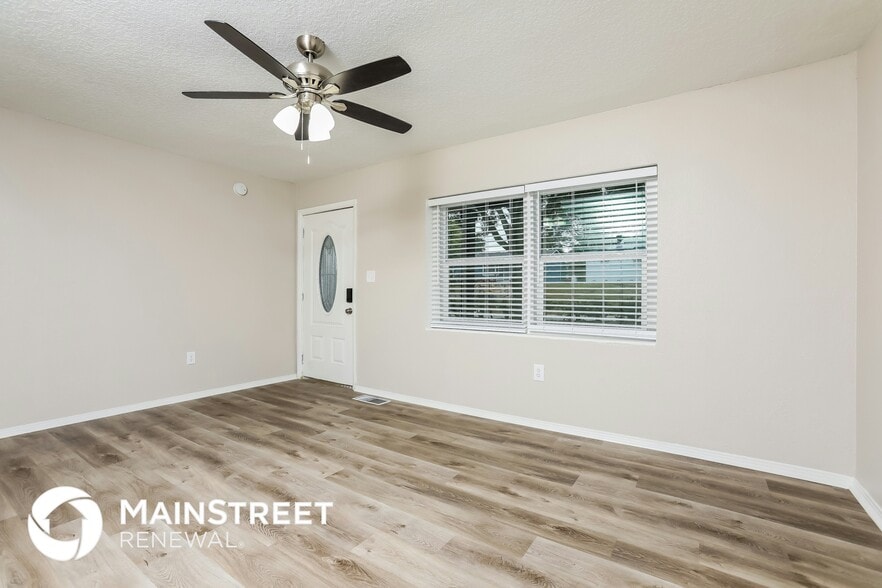 Building Photo - 1171 Lakeview Dr